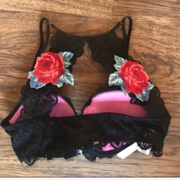 VS PINK Date Push-Up Bra With Roses - Picture 2 of 4